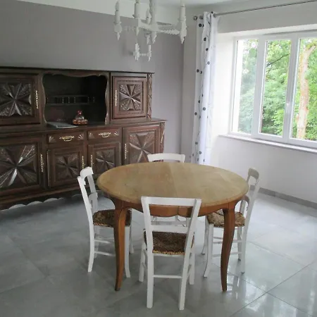 Villecomtal, 5 Pieces, 7 Personnes - Fr-1-601-337 펜션